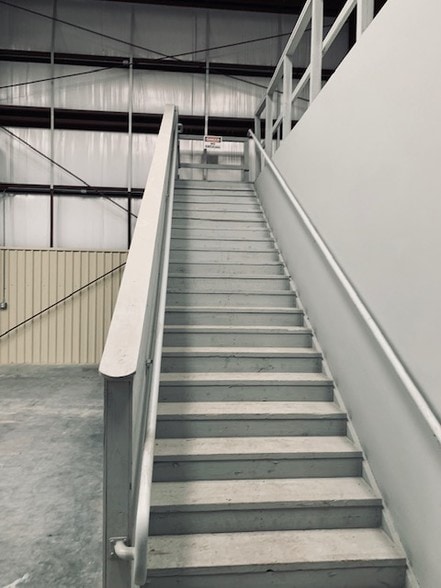 More Photos Of 909 S 14th St, La Porte Warehouse For Lease