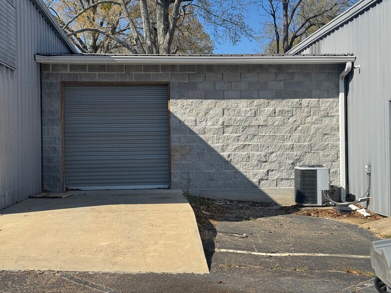 More Photos Of 990 N Daleville Ave, Daleville Warehouse For Sale
