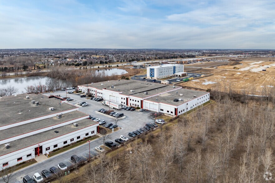 More Photos Of 11956-11980 Oak Creek Pky, Huntley Warehouse For Sale