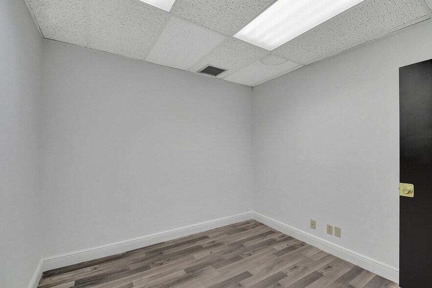 More Photos Of 101 N J St, Lake Worth Office For Lease
