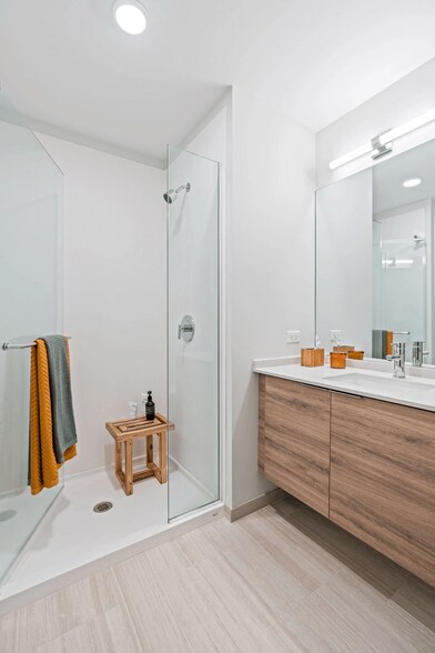 More Photos Of 730 N Milwaukee Ave, Chicago Apartments For Lease