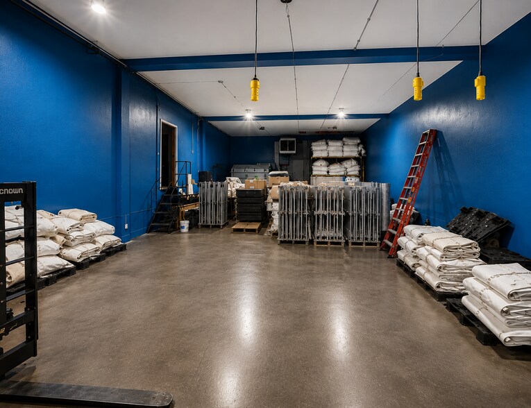 More Photos Of 81 Sheridan Blvd, Inwood Warehouse For Sale