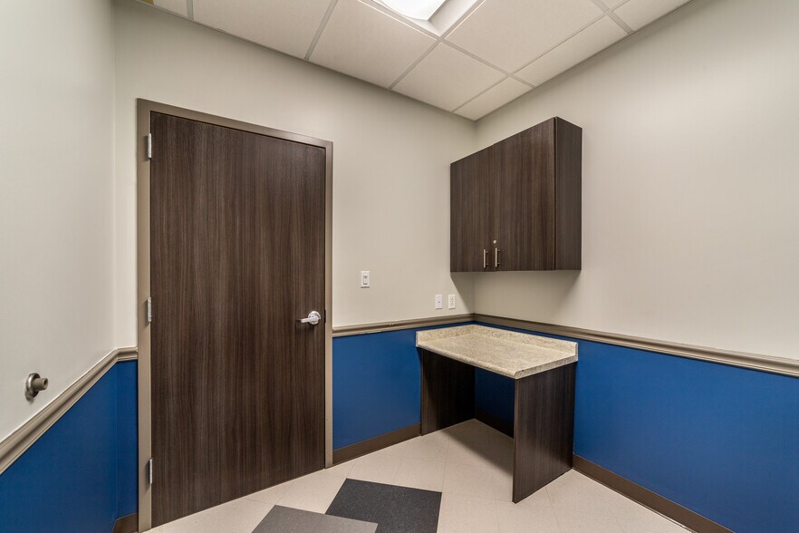 More Photos Of 250 E Basse Rd, San Antonio Medical For Lease