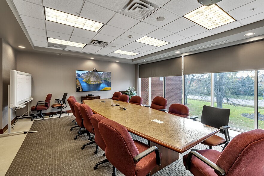 More Photos Of 23 Cobham Dr, Orchard Park Office For Lease