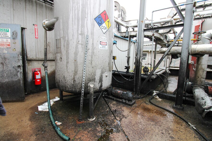 More Photos Of 5640 44th Ave S, Clinton Office For Sale