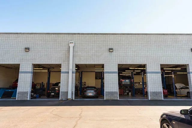More Photos Of 300 S 79th St, Chandler Service For Lease