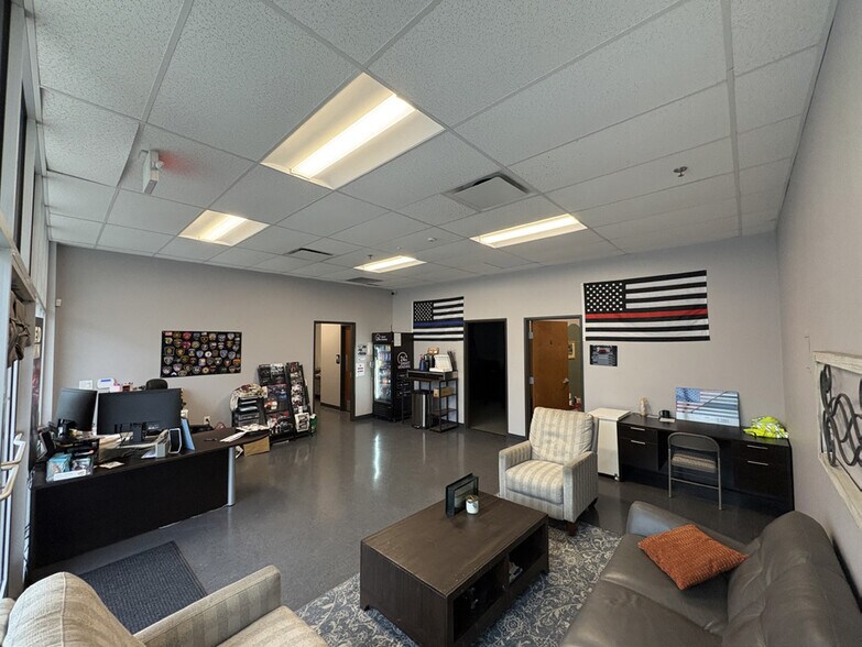 More Photos Of 800 Railhead Rd, Fort Worth Warehouse For Lease