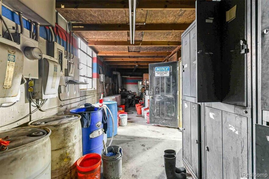 More Photos Of 27990 Wick Rd, Romulus Manufacturing For Sale