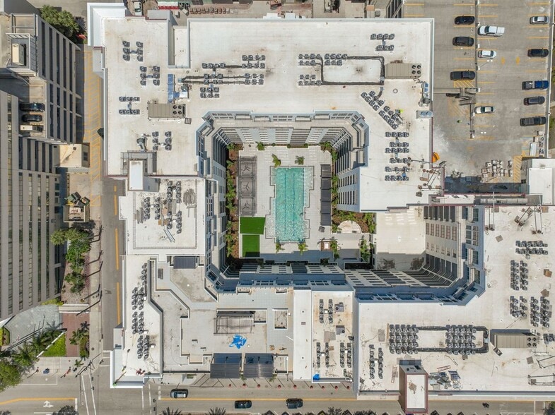 More Photos Of 1991 Main St, Sarasota Apartments For Lease