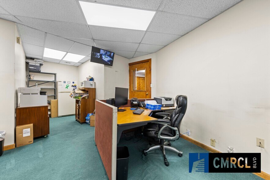 More Photos Of 131 Beverley, Brooklyn Flex For Lease