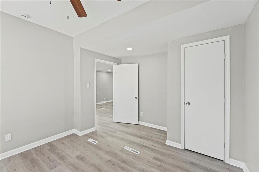 More Photos Of 13120 4th St, Grandview Industrial For Sale