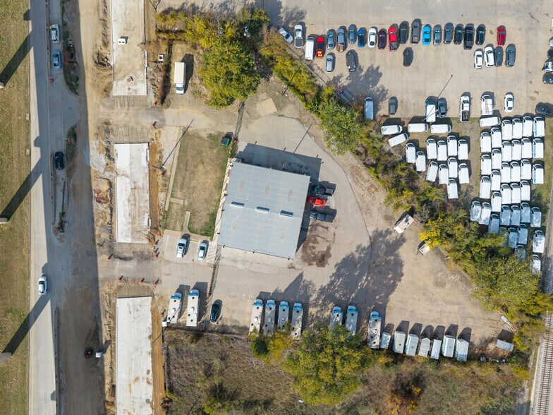 More Photos Of 2630 N Interstate 35E, Carrollton Service For Sale