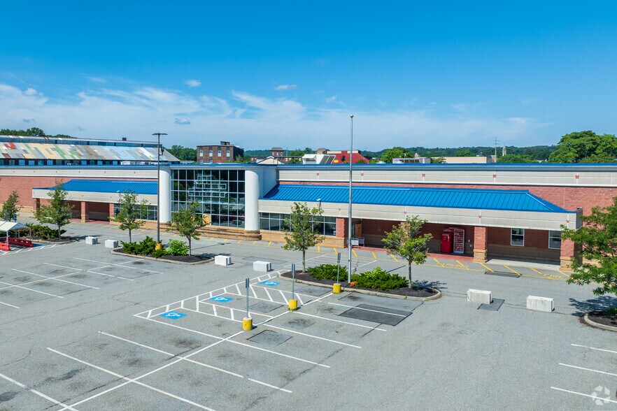 More Photos Of 50 Cambridge St, Worcester Supermarket For Lease