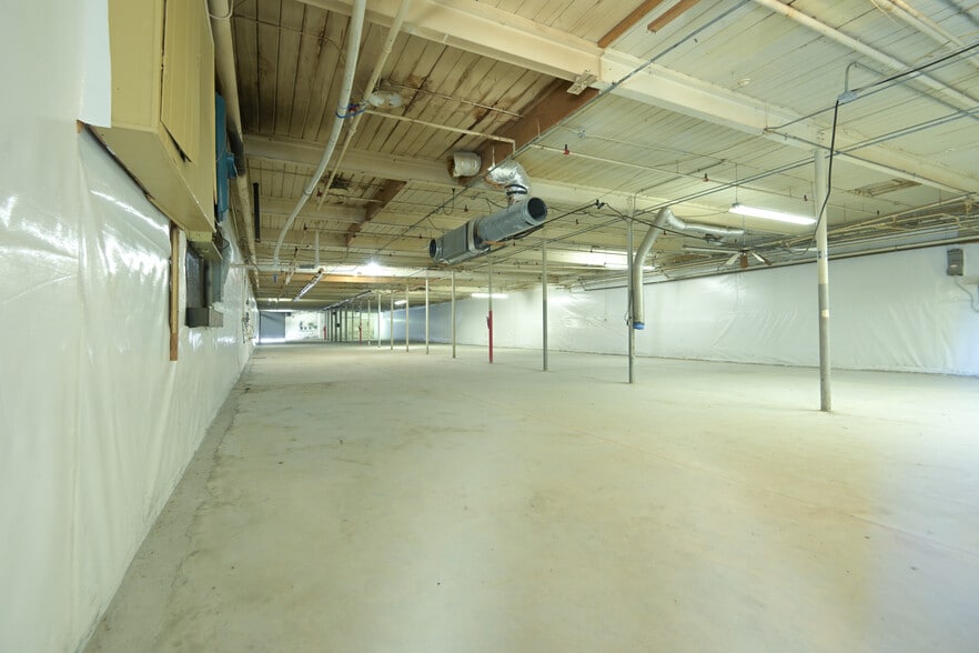 More Photos Of 101 N Yates St, Gastonia Warehouse For Lease