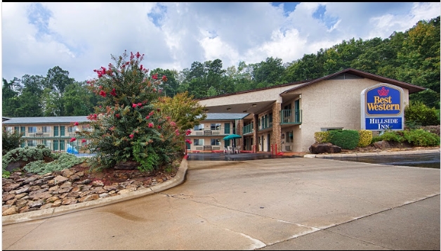 Primary Photo Of 1025 US-65 B, Clinton Hotel For Sale