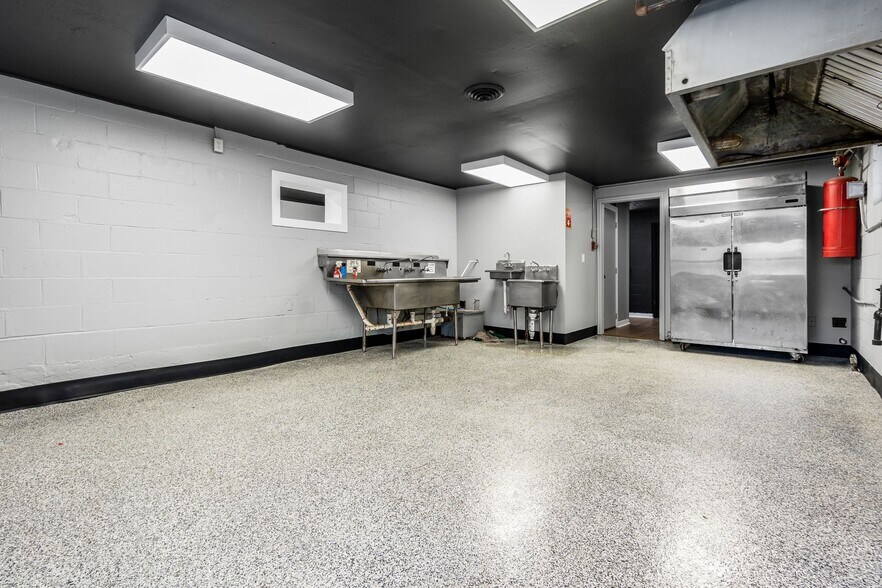 More Photos Of 984 High St, Harrisburg Restaurant For Sale