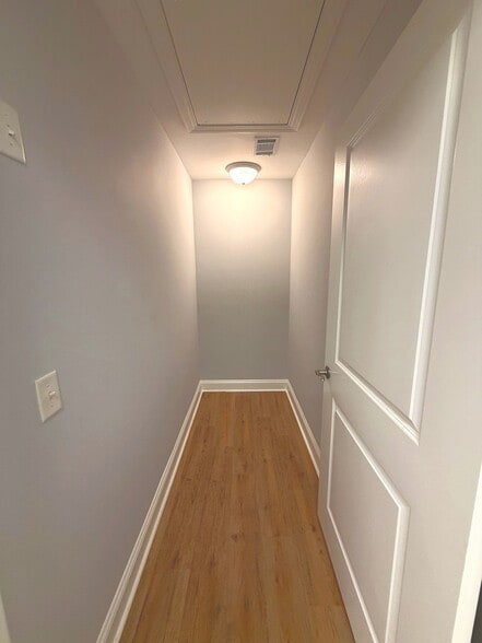 More Photos Of 413 W Montgomery Cross Rd, Savannah Office For Sale