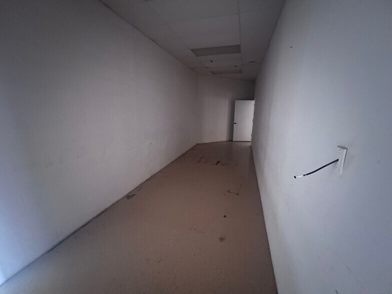 More Photos Of 2-92 McFarland Blvd, Northport Unknown For Lease