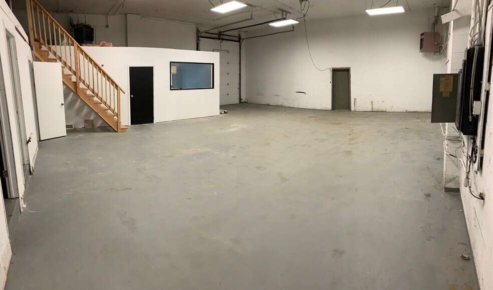 More Photos Of 473 Washington Ave, North Haven Manufacturing For Lease