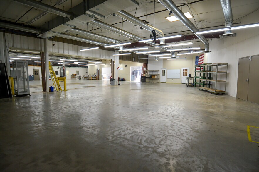 More Photos Of 888 Dayton St, Yellow Springs Warehouse For Lease