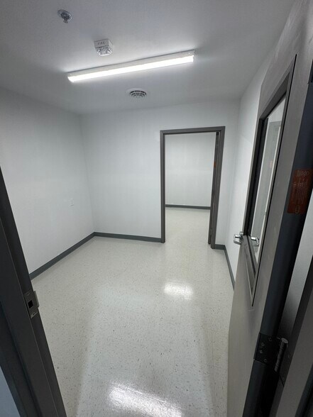 More Photos Of 1001-1003 S Bishops Ave, Rolla General Retail For Lease