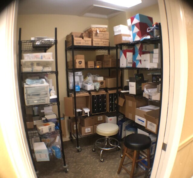 More Photos Of 1013 N Main St, Oshkosh Office For Sale