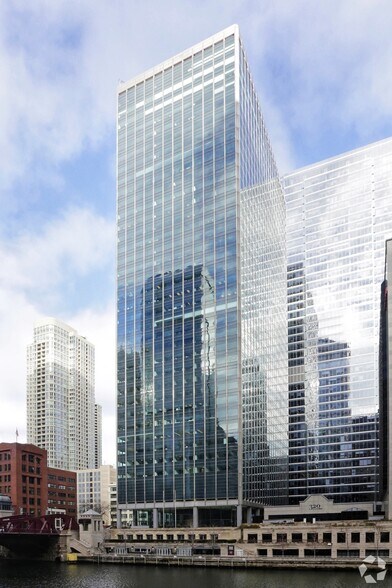 More Photos Of 321 N Clark St, Chicago Office For Sale