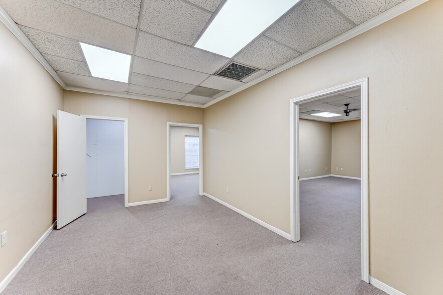 More Photos Of 14741 Pebble Bend Dr, Houston Loft Creative Space For Lease