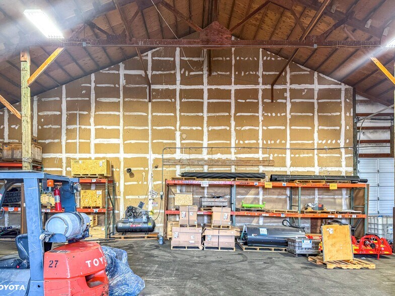 More Photos Of 185 W Main St, Hillsboro Service For Lease