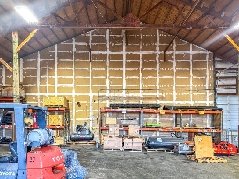 More Photos Of 185 W Main St, Hillsboro Service For Lease