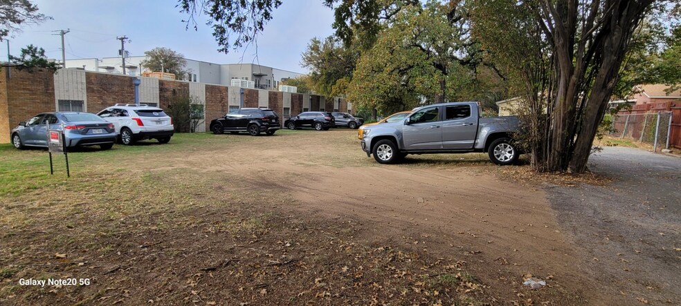 More Photos Of 403-407 N Sylvania Ave, Fort Worth Office For Sale