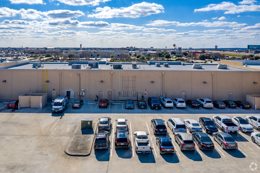 More Photos Of 161 Creekside Way, New Braunfels Unknown For Lease