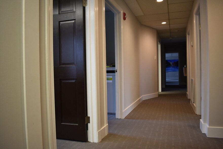 More Photos Of 7300 Hanover Green Dr, Mechanicsville Office For Lease