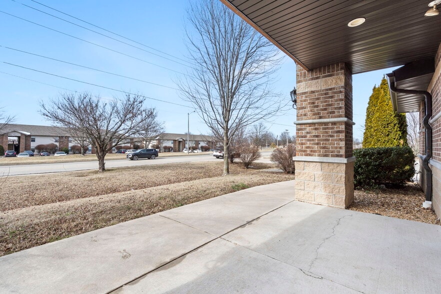 More Photos Of 4136 South Scenic, Springfield Office For Sale