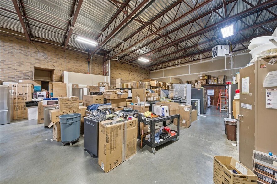 More Photos Of 1740 E Harold St, Olathe Freestanding For Sale