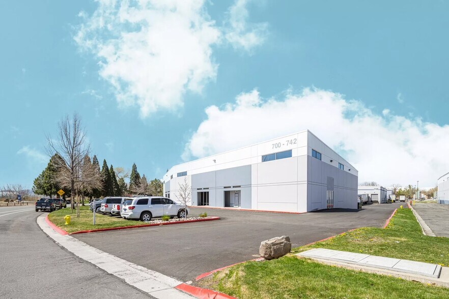 More Photos Of 700-742 Spice Islands Dr, Sparks Warehouse For Lease