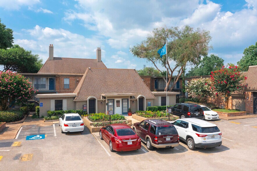 More Photos Of 10000 Hammerly Blvd, Houston Apartments For Sale