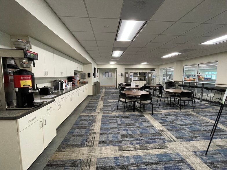 More Photos Of 1 Energy Pl, Pensacola Office For Lease