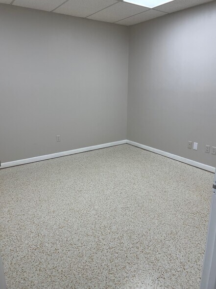 More Photos Of 6818-6824 S Manhattan Ave, Tampa Industrial For Lease