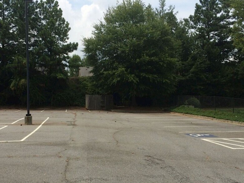 2084 McGee Rd, Snellville, GA 30078 Swimming Pool For Sale