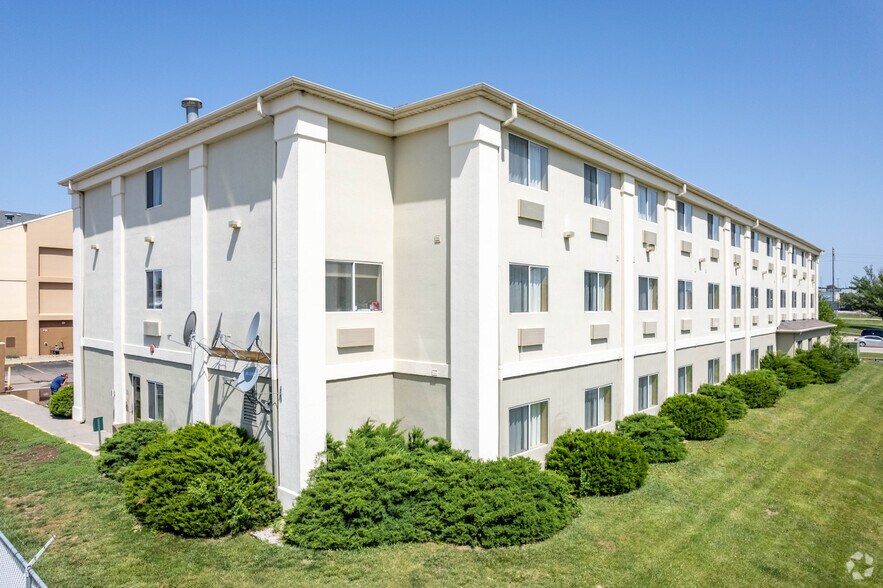 More Photos Of 4231 Industrial Ave, Lincoln Hotel For Sale