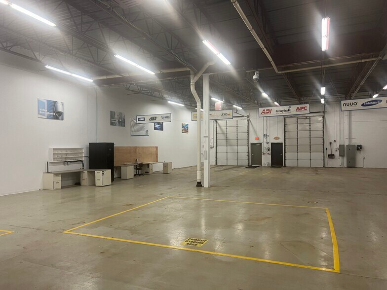More Photos Of 1355 Wilhelm Rd, Mundelein Warehouse For Lease