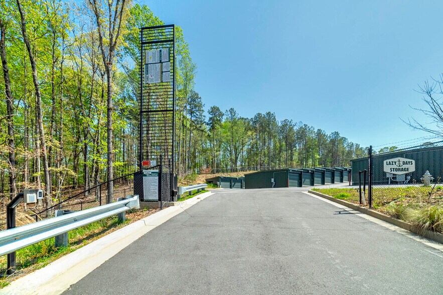 More Photos Of 6619 Lanier Islands Pky, Buford Self Storage For Sale
