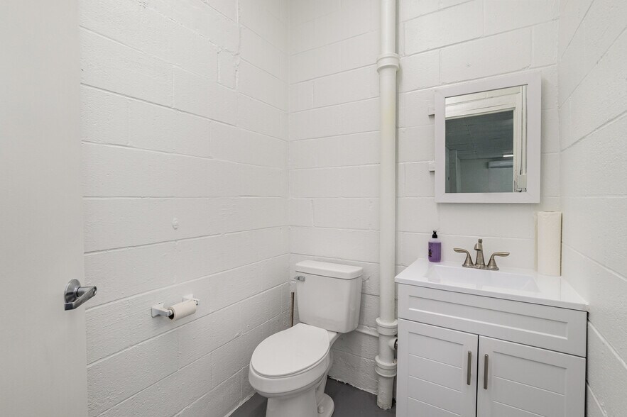 More Photos Of 1911 E Ozark Ave, Gastonia Freestanding For Sale