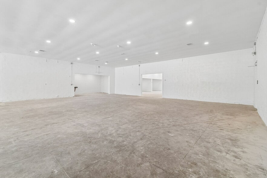 More Photos Of 1956 Kingsley Ave, Orange Park General Retail For Sale