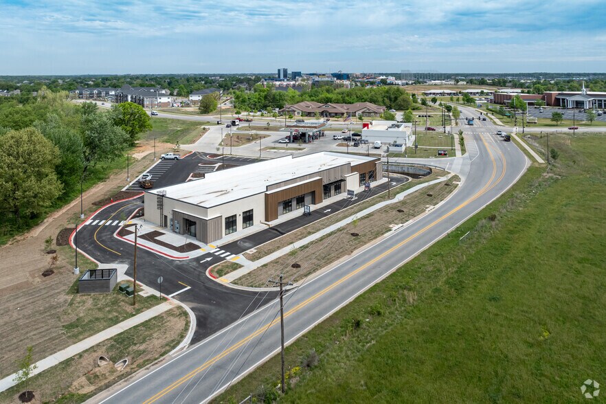 More Photos Of 5400 S Pinnacle Hills Pky, Rogers Storefront For Sale