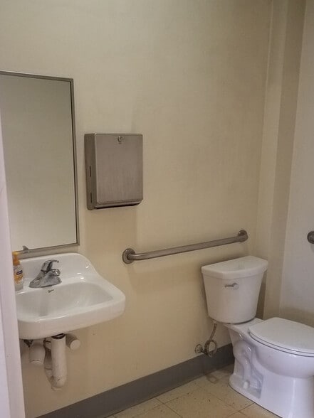 More Photos Of 280 Heritage Ave, Portsmouth Warehouse For Sale