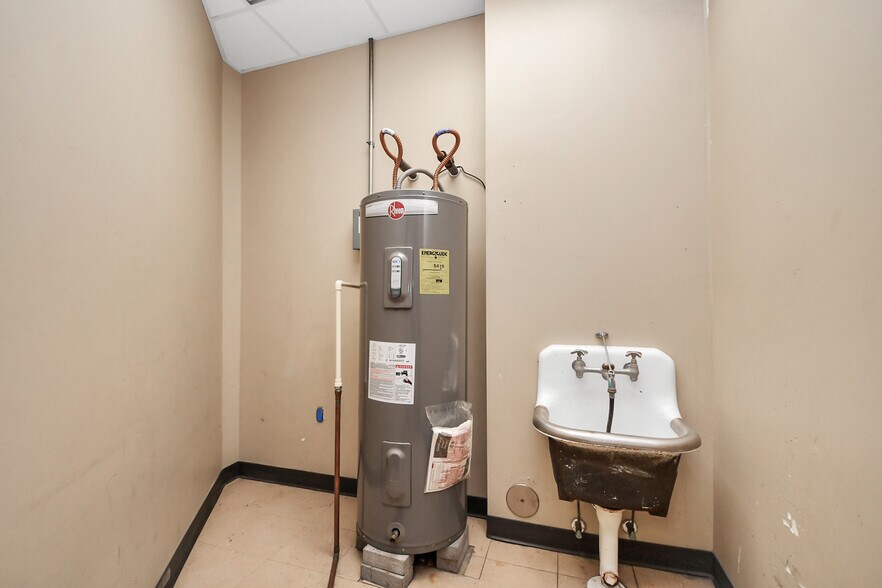 More Photos Of 3521 Town Center Blvd, Sugar Land Medical For Lease