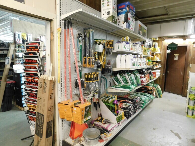 More Photos Of 2086 E US Highway 36, Rockville Convenience Store For Sale