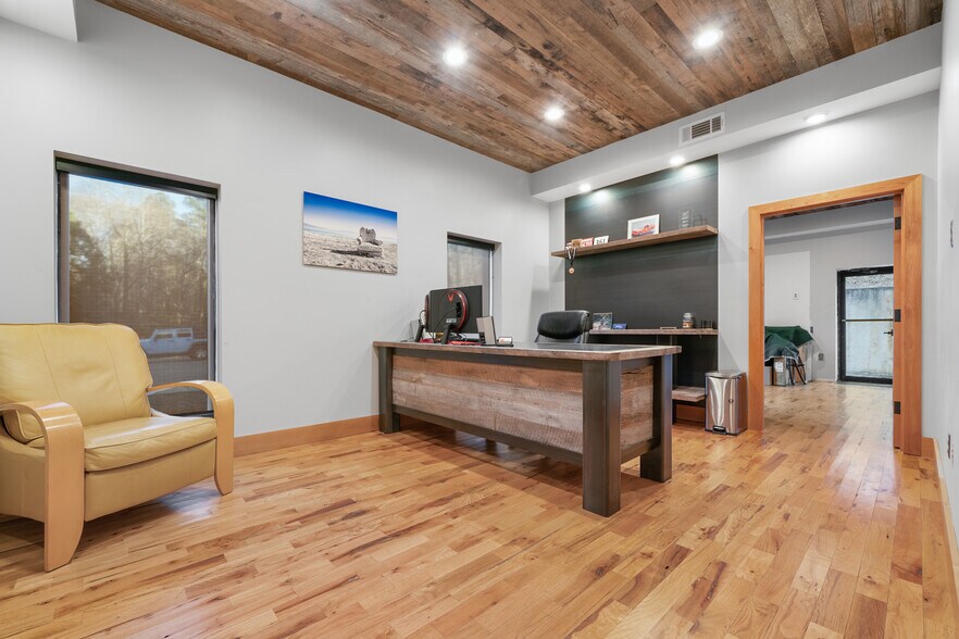 More Photos Of 91 W Hightower Dr, Dawsonville Warehouse For Sale